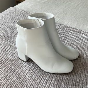 DELICIOUS Clean Ankle Stacked Womens Boots